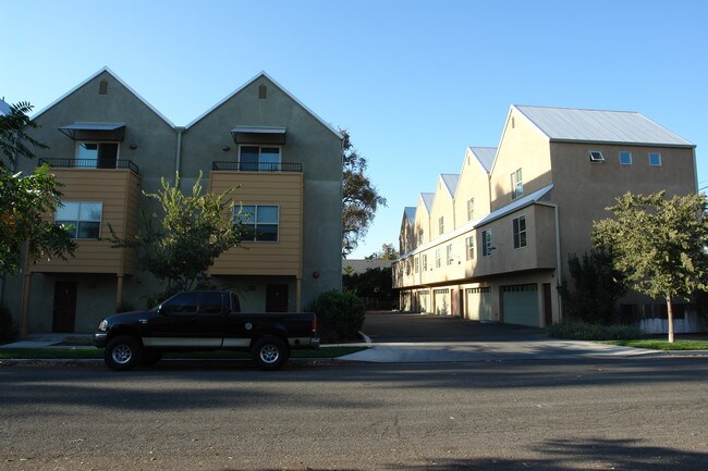 536 Cedar St in Chico, CA - Building Photo - Building Photo