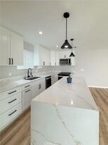 10430 Densmore Ave in Los Angeles, CA - Building Photo