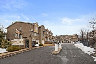 12 Liberty Ct. in Secaucus, NJ - Building Photo