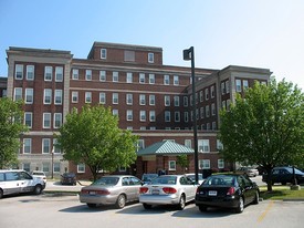 Lakewoods Apartments