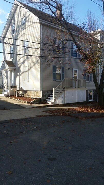 5 Dustin St in Peabody, MA - Building Photo