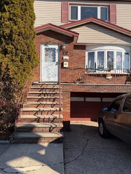 71 Linnet St in Bayonne, NJ - Building Photo