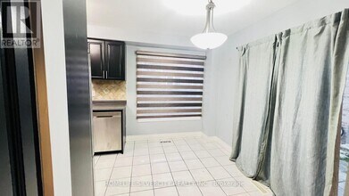 7 Bison Run Rd in Brampton, ON - Building Photo - Building Photo