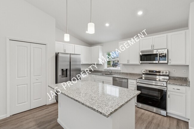 271 Christensen Ave SE in Palm Bay, FL - Building Photo - Building Photo