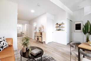 Fifth + Bank in Ottawa, ON - Building Photo