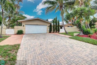 911 SE 11th St in Deerfield Beach, FL - Foto de edificio - Building Photo