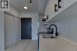 4878 Powers Cmn in Burlington, ON - Building Photo - Building Photo