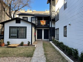 912 W 22nd 1/2 St in Austin, TX - Building Photo