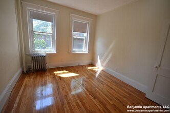 1310 Commonwealth Ave, Unit 17 in Boston, MA - Building Photo - Building Photo