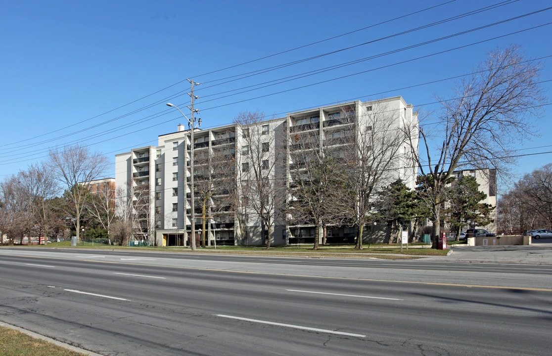 Lampe Towers in Markham, ON - Building Photo