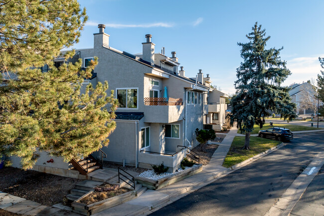 Plaza del Lago in Lakewood, CO - Building Photo - Building Photo