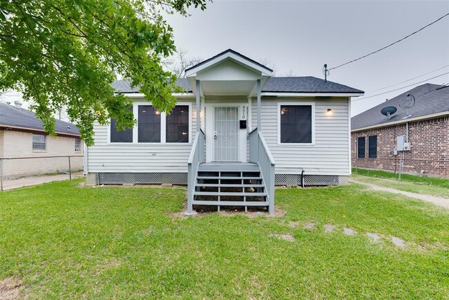 property at 4310 E Toliver St