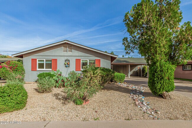 6912 E Monterey Way in Scottsdale, AZ - Building Photo - Building Photo