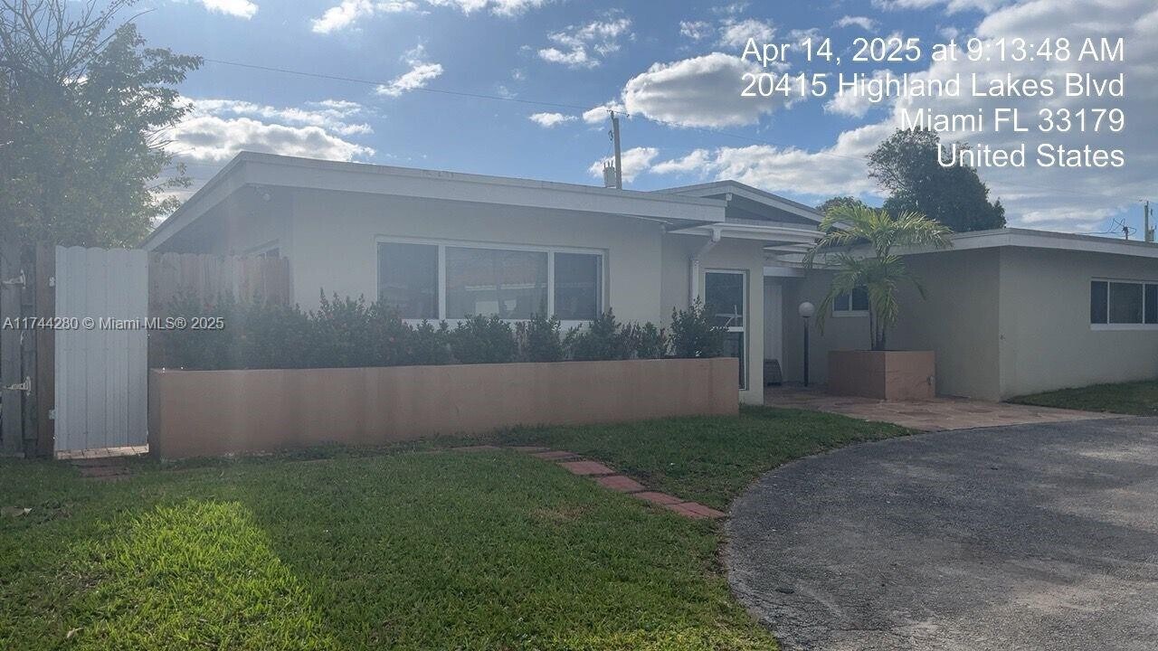 20415 Highland Lakes Blvd in Miami, FL - Building Photo