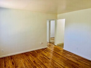 7641 SE Alder St in Portland, OR - Building Photo - Building Photo