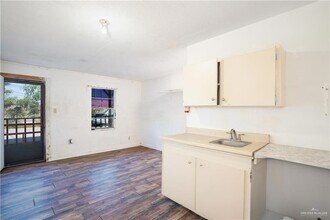 130 N Texas Ave, Unit 8 in Mercedes, TX - Building Photo - Building Photo