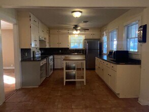 1217 N Penelope St in Belton, TX - Building Photo - Building Photo