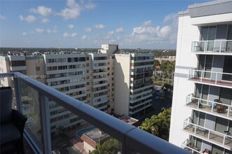 5085 NW 7th St, Unit 1215 in Miami, FL - Building Photo - Building Photo