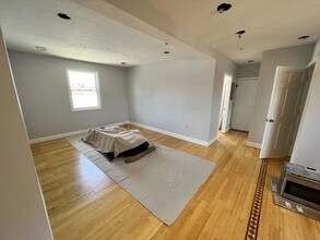 145 Surrey St in Medford, MA - Building Photo - Building Photo