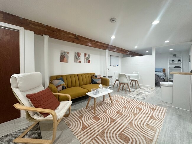 44 Woodbine St, Unit B in Providence, RI - Building Photo - Building Photo