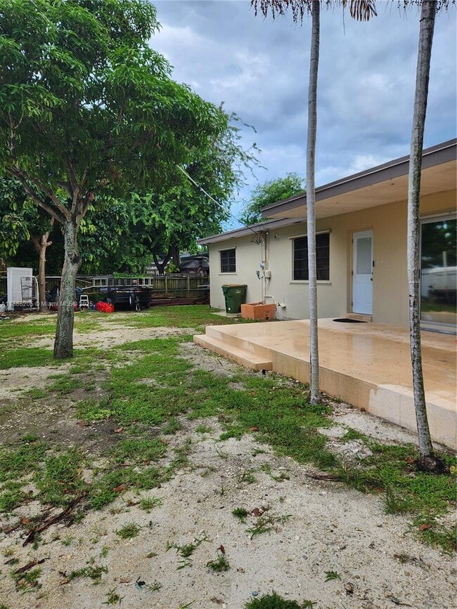 13935 NE 16th Ct