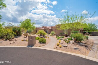 8193 E Sand Flower Dr in Scottsdale, AZ - Foto de edificio - Building Photo