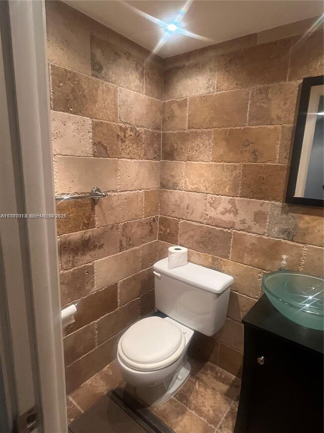 1825 S Ocean Dr in Hallandale Beach, FL - Foto de edificio - Building Photo