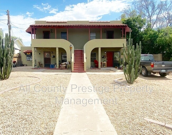 property at 1117 E Whitton Ave