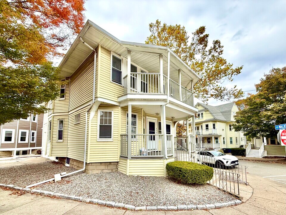 881 Broadway, Unit 1 in Somerville, MA - Building Photo