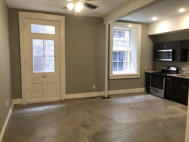 421 Brady St-Unit -3 in Davenport, IA - Foto de edificio - Building Photo