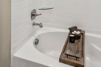 8200 Glenn Day Dr in Arlington, TX - Building Photo - Building Photo