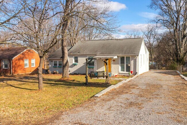 225 Ridgeway Dr in Nashville, TN - Building Photo - Building Photo