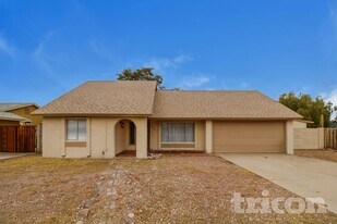 3644 N 89th Ave, Unit B11-106 in Phoenix, AZ - Building Photo