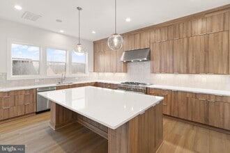 849 N Manchester St in Arlington, VA - Building Photo - Building Photo