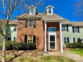 9213 Kings Canyon Dr in Charlotte, NC - Building Photo