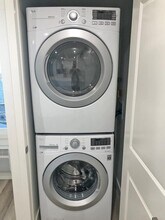 1263 S Dunsmuir Ave in Los Angeles, CA - Foto de edificio - Building Photo