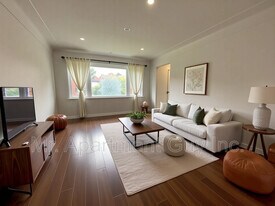 272 Upper Paradise Rd in Hamilton, ON - Building Photo