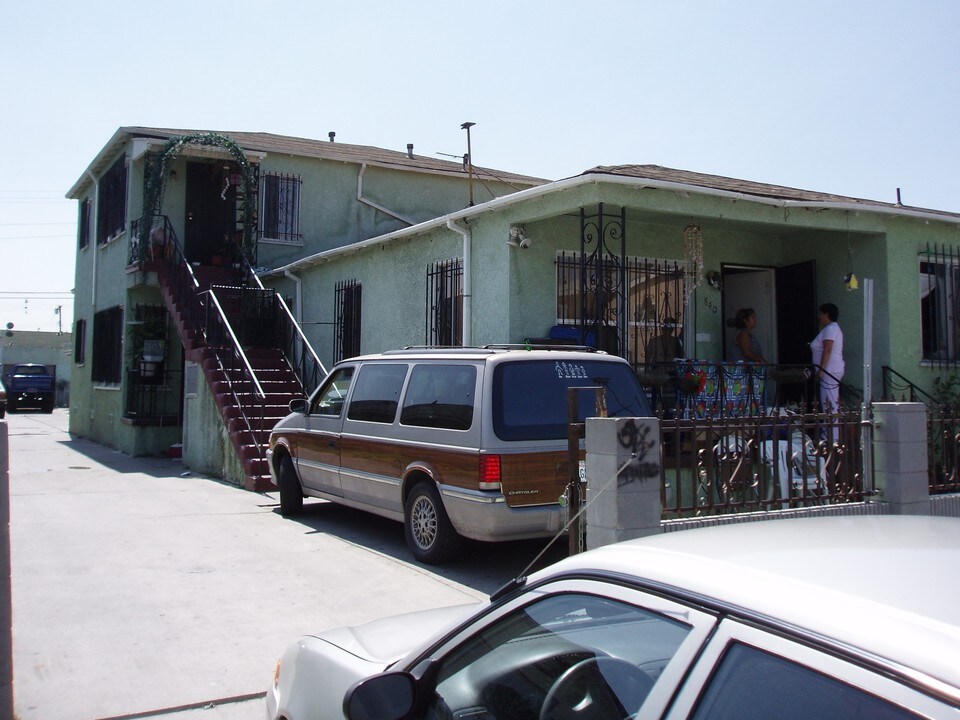 Sunny Side Park in Los Angeles, CA - Building Photo