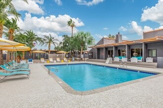 Aqua Apartments in Tempe, AZ - Foto de edificio - Building Photo