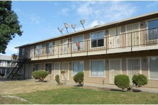 1171-1211 Kelso St in Atwater, CA - Building Photo