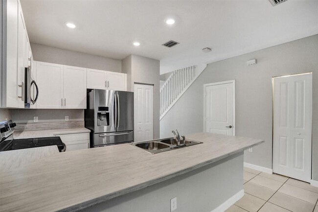 389 NE 208th Terrace in Miami, FL - Building Photo - Building Photo