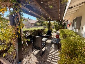3525 E 15th St in Long Beach, CA - Foto de edificio - Building Photo