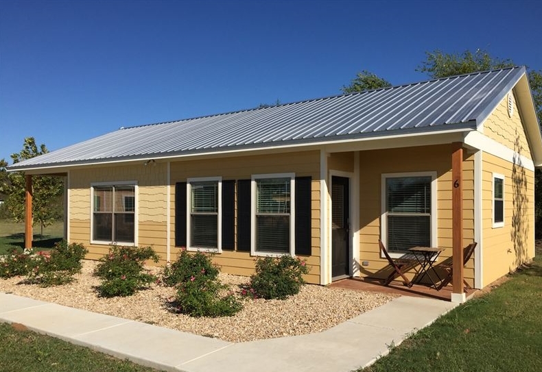 Commons of Cameron in Cameron, TX - Building Photo