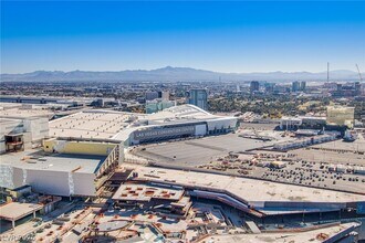 2700 S Las Vegas Blvd in Las Vegas, NV - Foto de edificio - Building Photo