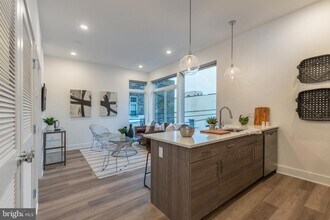 5545 Pulaski Ave, Unit 401 in Philadelphia, PA - Building Photo - Building Photo