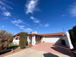 6817 Warren Vista Ave in Yucca Valley, CA - Foto de edificio - Building Photo