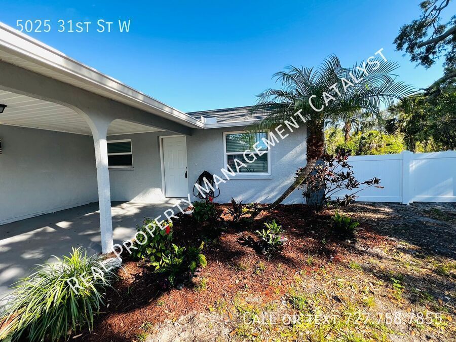 5025 31st St W in Bradenton, FL - Foto de edificio