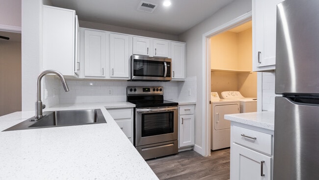 Symphony in Chandler, AZ - Foto de edificio - Building Photo