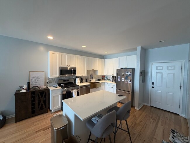 6135 N Broadway in Chicago, IL - Building Photo - Building Photo