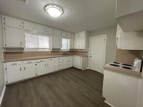 1329 Harrison Ln in Hurst, TX - Building Photo - Building Photo